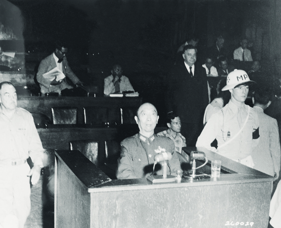 1946年7月22日，中方证人秦德纯将军在法庭上讲述“卢沟桥事变”经过